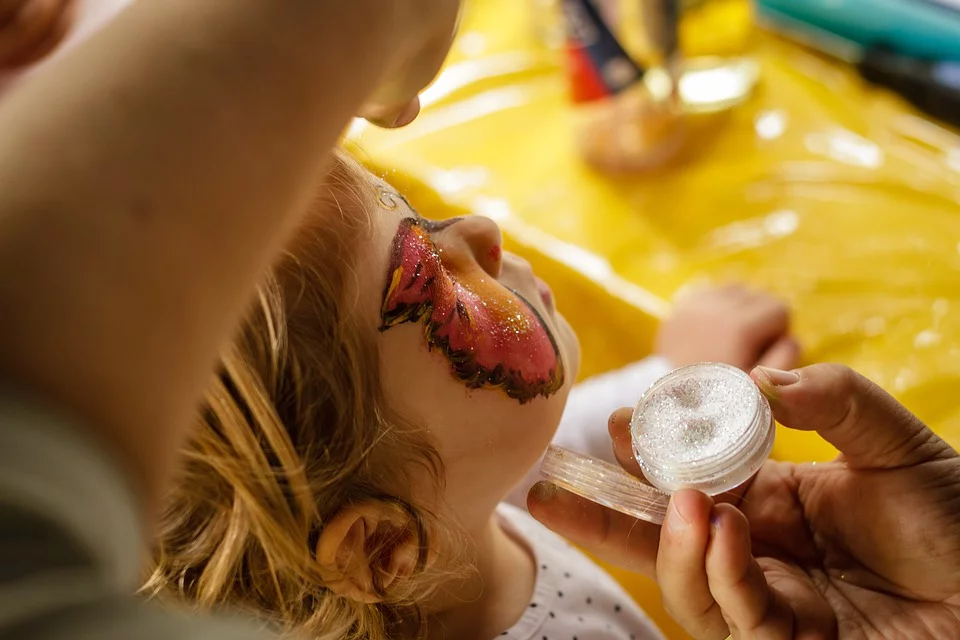 Maquillaje de carnaval para niños, ¿cómo saber si es seguro?  