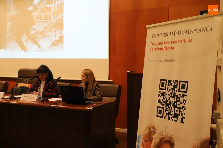 Conferencia en la Facultad de Geografía e Historia. Foto: Lydia González