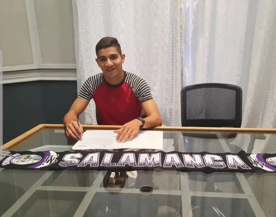 Marcelo Acosta firma su contrato con el Salamanca UDS