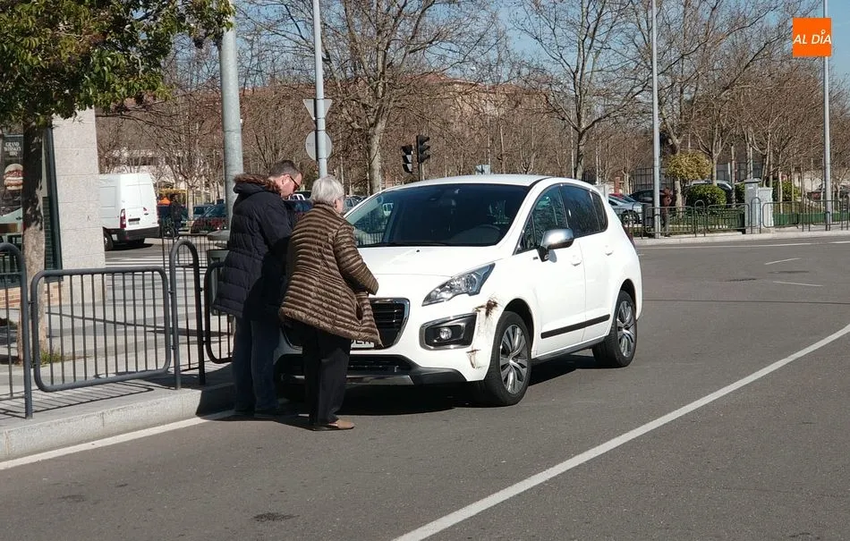 Uno de los vehículos tras colisionar en la Avenida Agustinos Recoletos