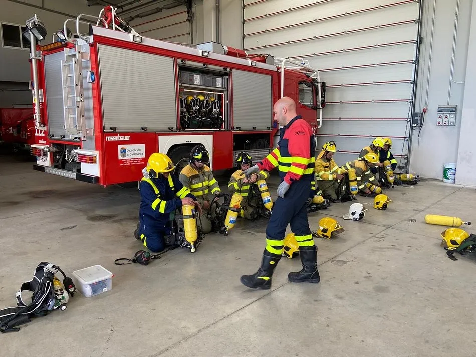 Los nuevos bomberos voluntarios se forman en el curso básico de la Diputación