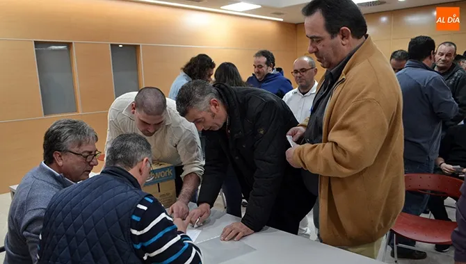 El Centro Parroquial acogía la presentación y votación de los nuevos estatutos en la cofradía del Humilladero
