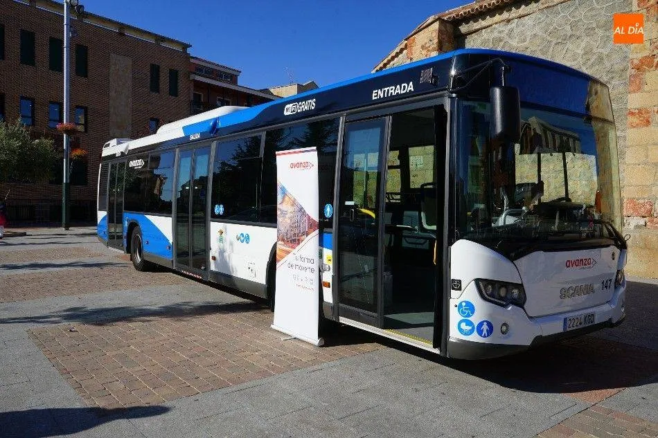 Imagen de uno de los autobuses del servicio de transporte de Carbajosa