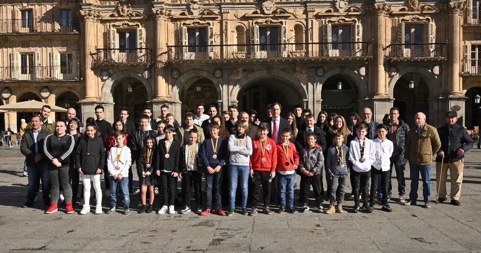 El alcalde, con los kickboxers