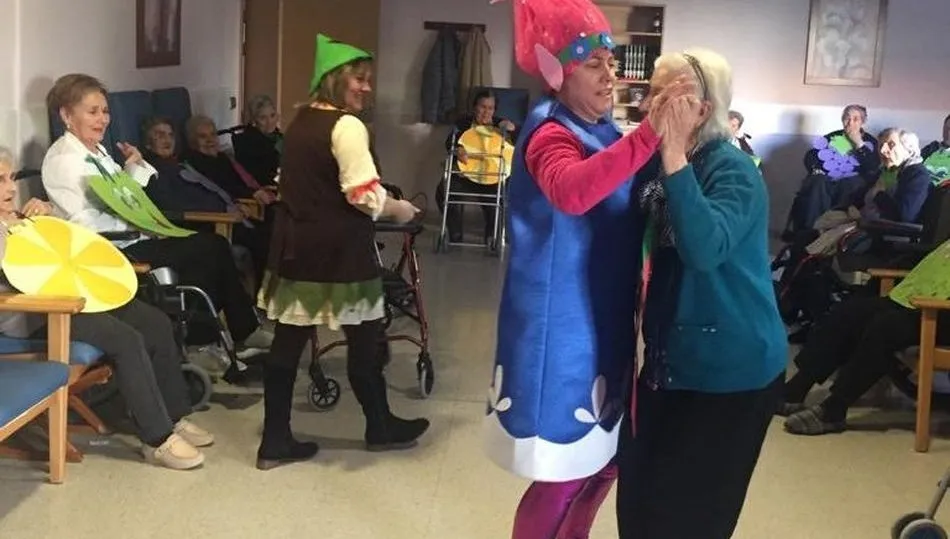 La residencia municipal de mayores de Lumbrales se viste de Carnaval  