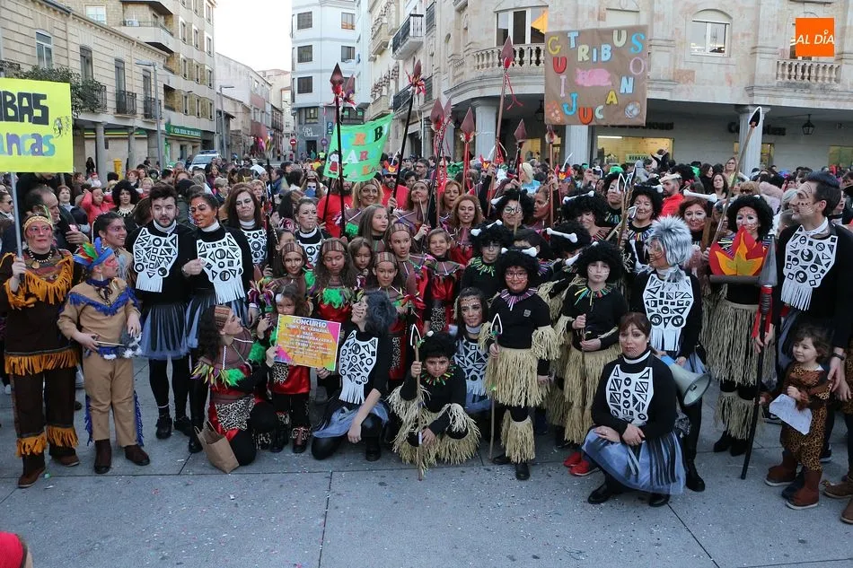 El pasacalles ‘Iberian Moon’ llena Guijuelo de alegría de carnaval