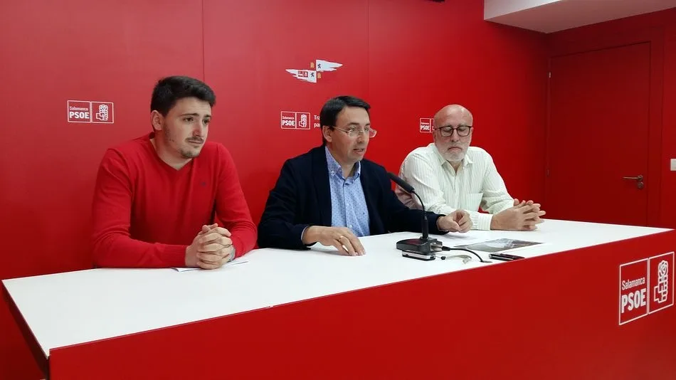 Carlos Díaz, Fernando Pablos y Pepe de Vega en la rueda de prensa sobre el instituto de Guijuelo
