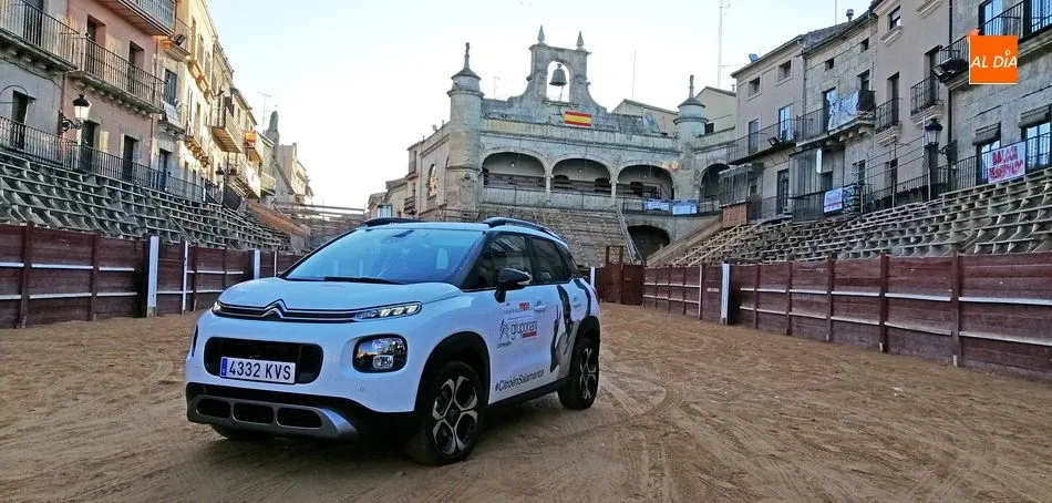 Vehículo de cortesía Citroën Grupo Nani en la Plaza Mayor de Ciudad Rodrigo