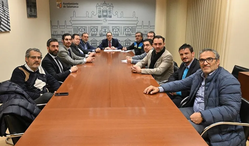Imagen de la reunión celebrada esta mañana en el Ayuntamiento de Salamanca