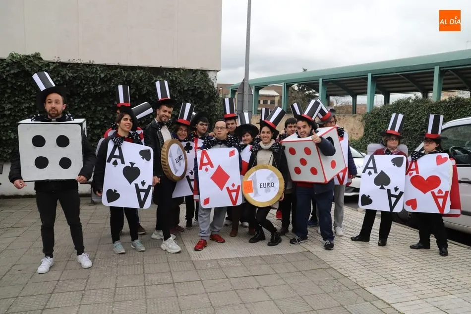 La creatividad fue el denominador común del pasacalles| Foto: Lydia González