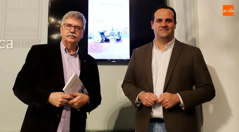 El diputado de cultura, David Mingo, a la derecha, junto al director del IDES, Juan Francisco Blanco. Foto de Lydia González