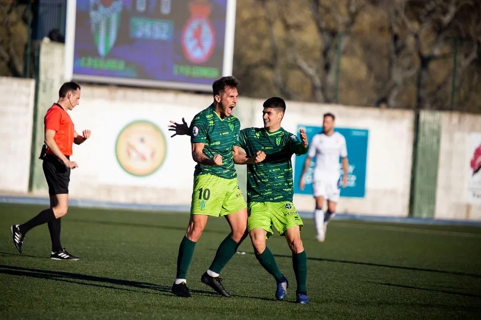 Pablo Espina celebrando uno de los goles marcados ante la Cultural el pasado domingo. Foto: CD Guijuelo