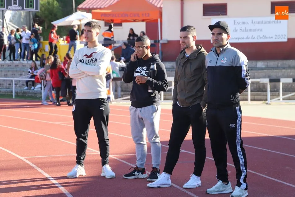 Owen Falconis (segundo por la izquierda), en Las Pistas