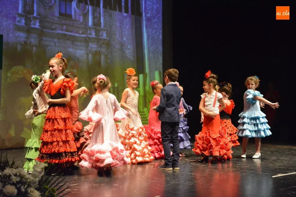 Cuerpo de baile infantil ‘Semilla Rociera’ en la actuación del año anterior