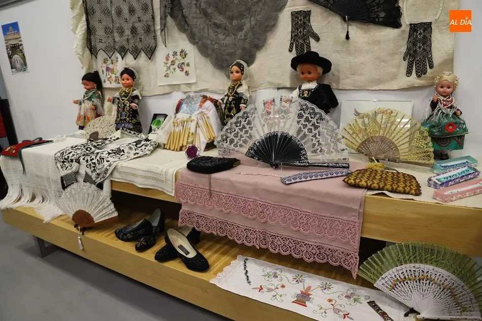 Multitudinario encuentro de bolilleras en Salamanca