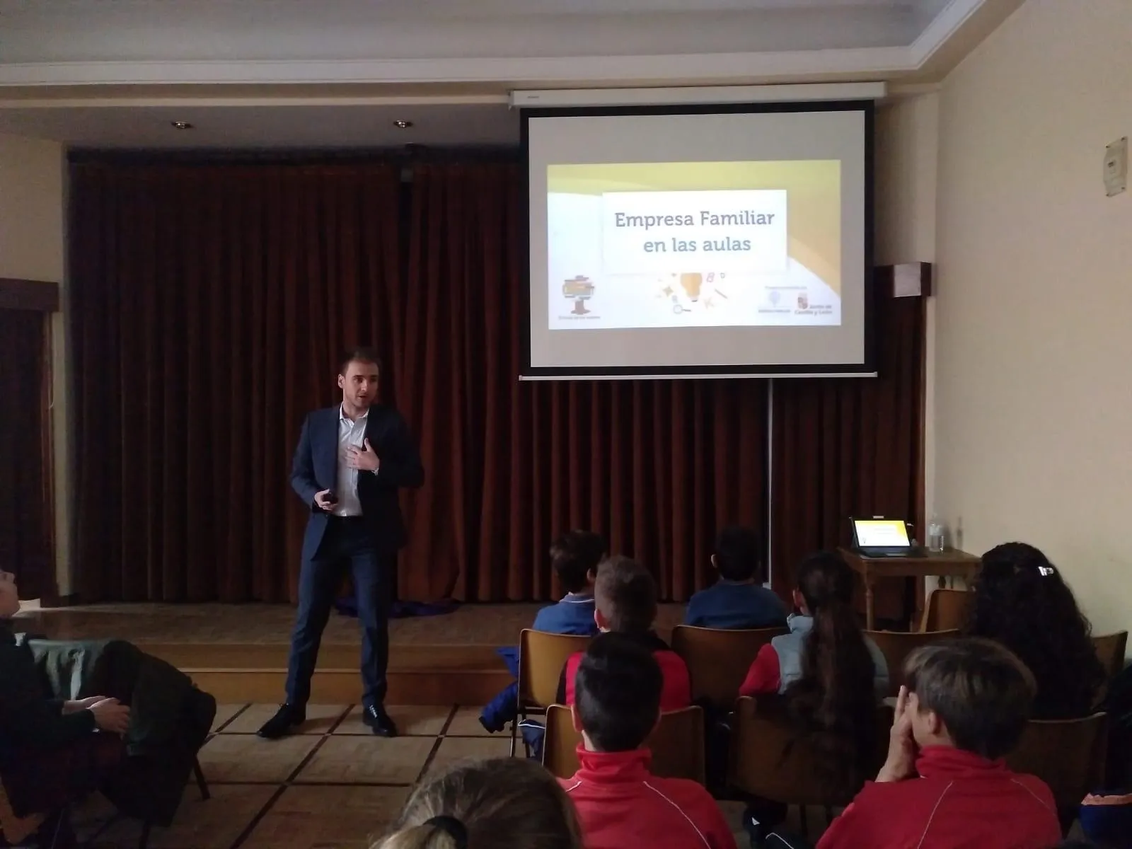 Charla de Cárnicas Iglesias en el Colegio Calasanz de Salamanca