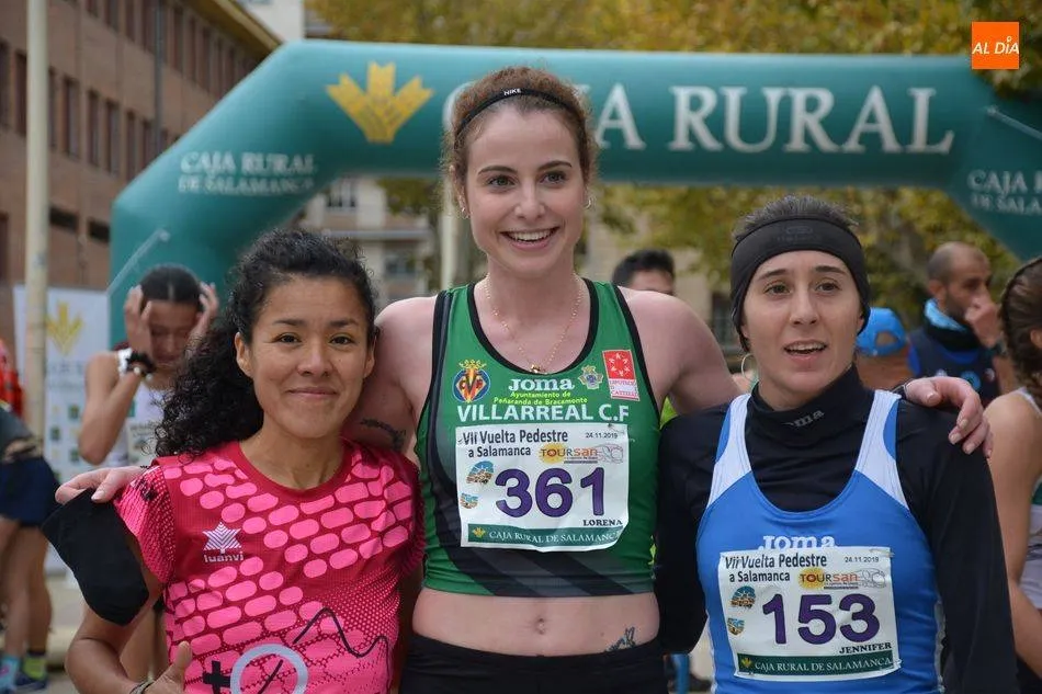 Lorena Martín (en el medio), tras una carrera