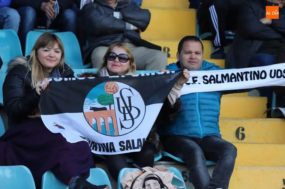 Un grupo de aficionados / Lydia González