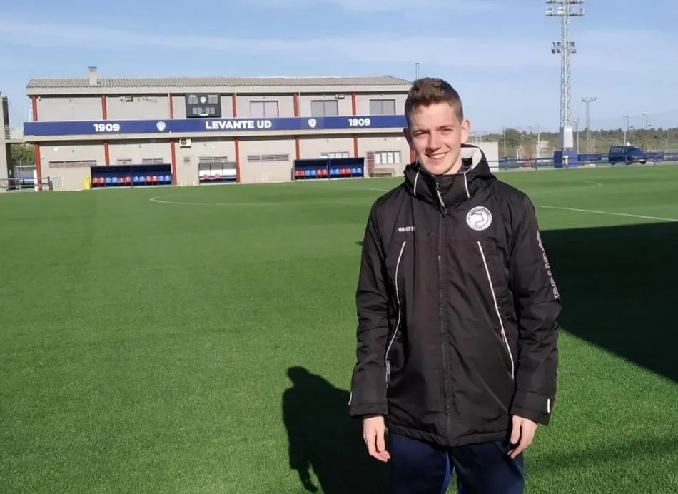 Alexander, en las instalaciones del Levante