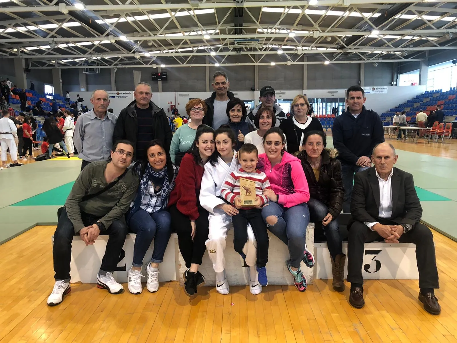 Carla, junto a su familia