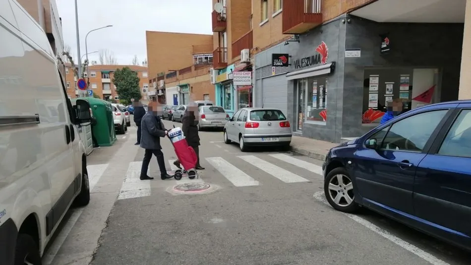 Paso cebra en la calle Ignacio Ellacuría