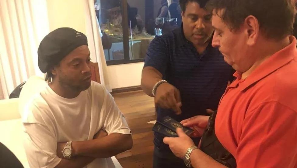 Ronaldinho, en el momento del percance / TWITTER