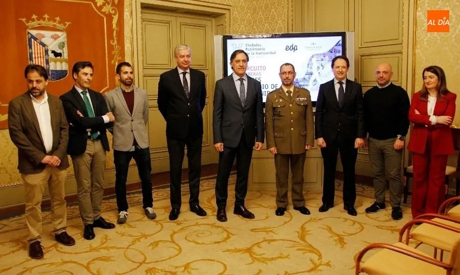 El alcalde de Salamanca, Carlos García Carbayo, junto a otras autoridades en el III Circuito de Carreras del Grupo de Ciudades Patrimonio de la Humanidad de España. Foto de Íñigo Palacios