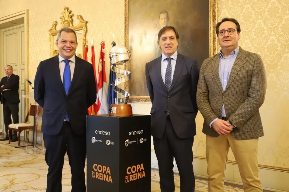 Gabriel Rodríguez, Carbayo y Jorge Recio, con la Copa / Lydia González