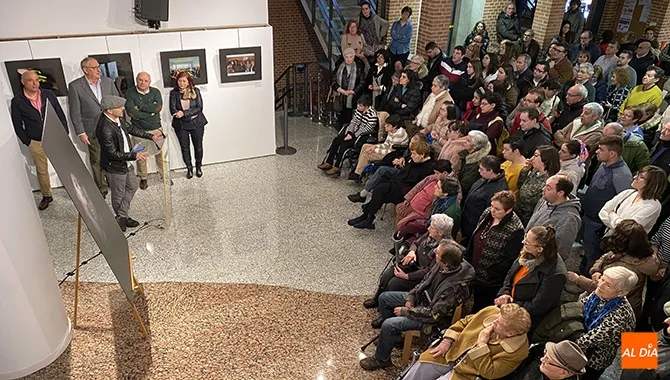 El zaguán del CDS acogía la presentación de la exposición 365 días con Acopedis