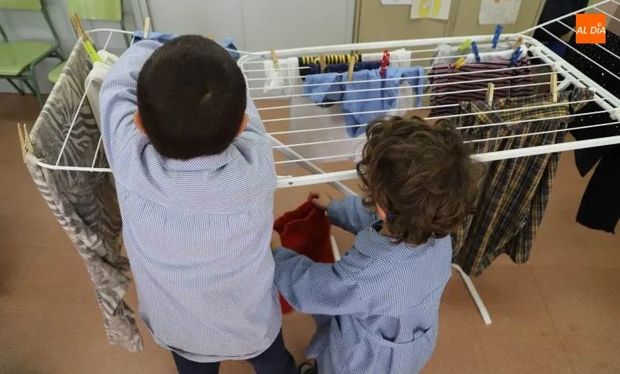 Una de las tareas de estos talleres era tender la ropa. Foto de Lydia González