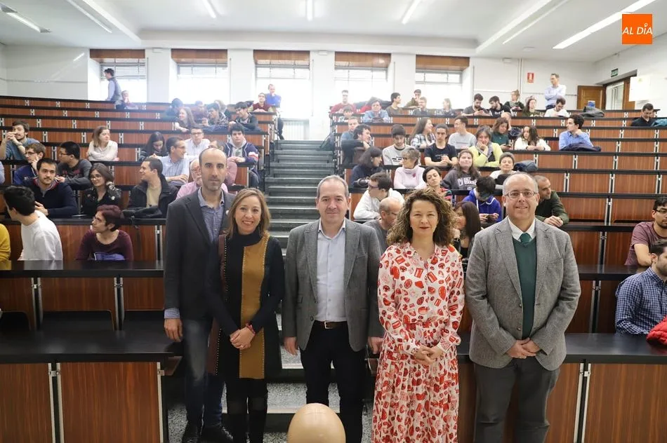 Imagen de los ponentes en el acto de entrega premios de la Olimpiada de Física en la fase local de la USAL