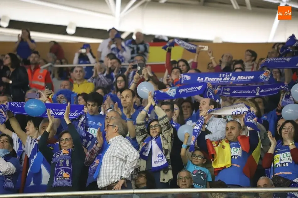 Parte de la afición del Avenida / Lydia González