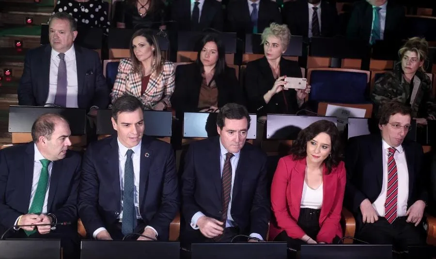 El presidente de ATA, Lorenzo Amor, el presidente del Gobierno, Pedro Sánchez, el presidente de la CEOE, Antonio Garamendi, la presidenta de la Comunidad de Madrid, Isabel Díaz Ayuso, y el alcalde de Madrid, José Luis Martínez-Almeida. Foto de Eduardo Par