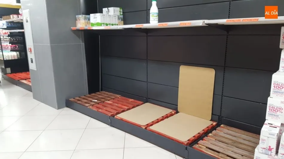 Zona de lácteos en un supermercado de Salamanca