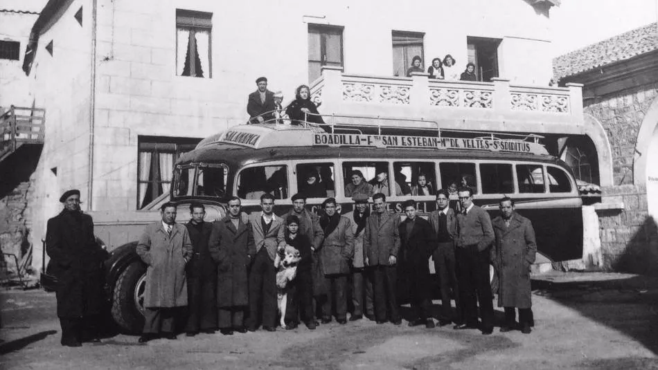 Los antiguos coches de línea que recorrían la provincia