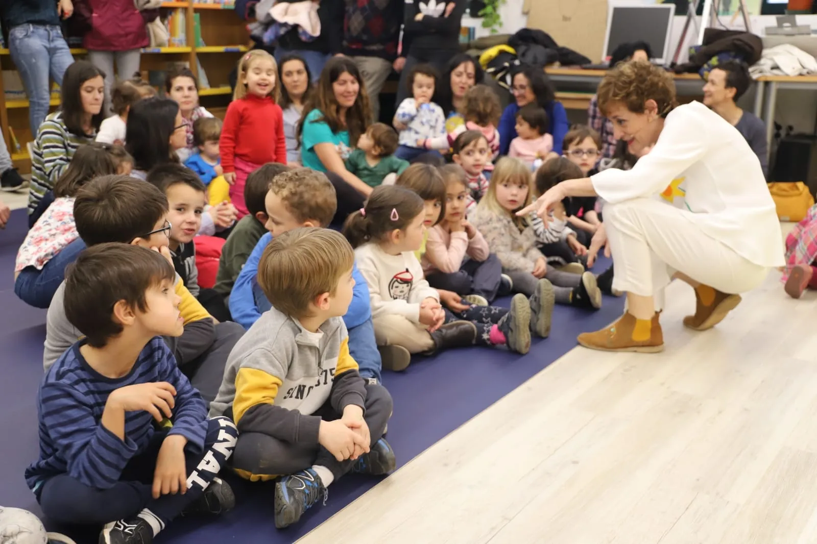 Los peques no se perdieron ni un detalle de la obra| FOTOS: Lydia González