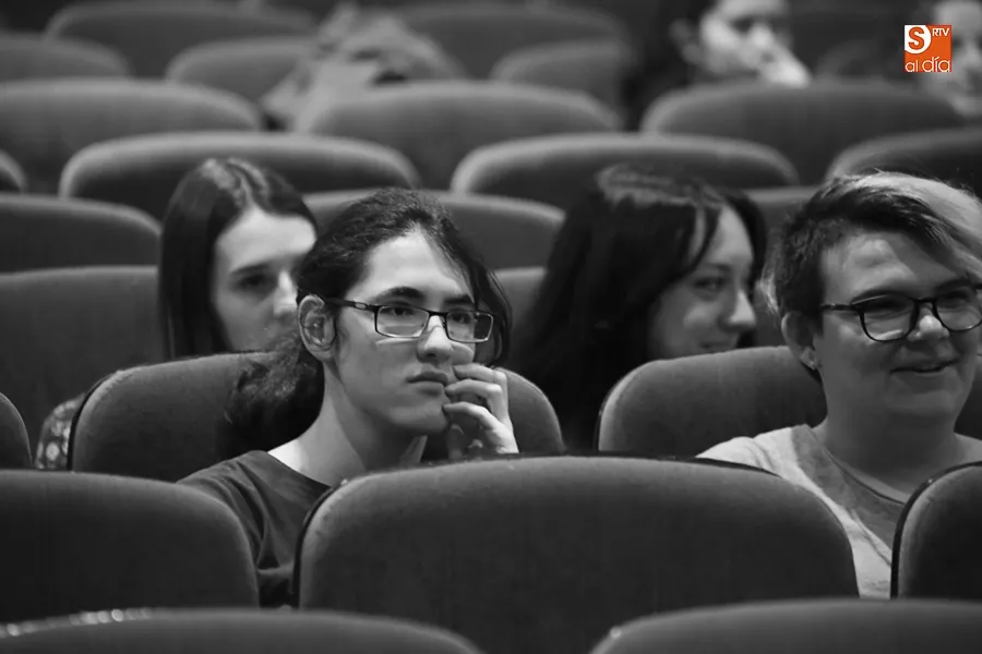 Alumnos de Ciencias Sociales en un acto anterior. Foto de archivo
