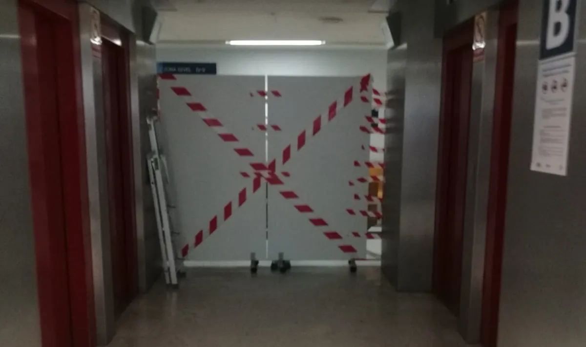 Zona de urgencias del Hospital de Salamanca aislado del resto del centro