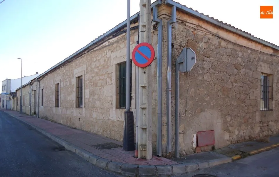 Imagen del antiguo cuartel de Calzada de Valdunciel, y que ya está en obras para acoger el nuevo edificio del centro de salud