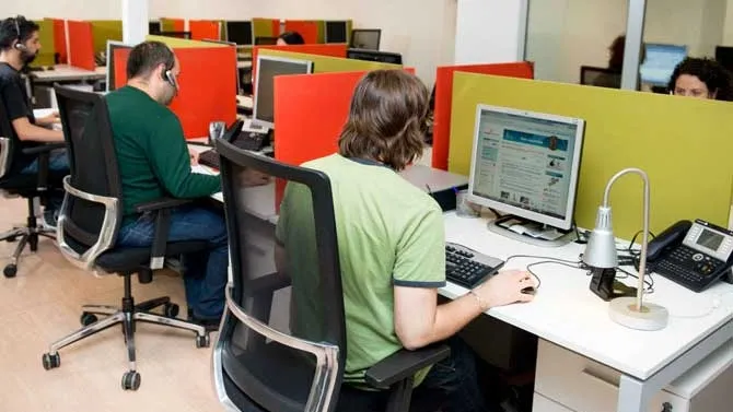 El 012 gestiona 20.800 consultas en una semana, el 75% sobre ERTE y necesidades sociales por la...