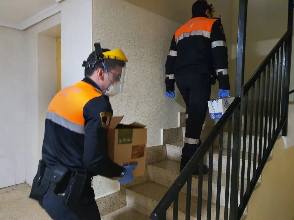 Voluntarios de Protección Civil Santa Marta recogen material sanitario