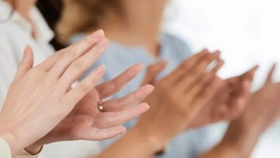 El aplauso de las ocho, homenaje a nuestros compañeros