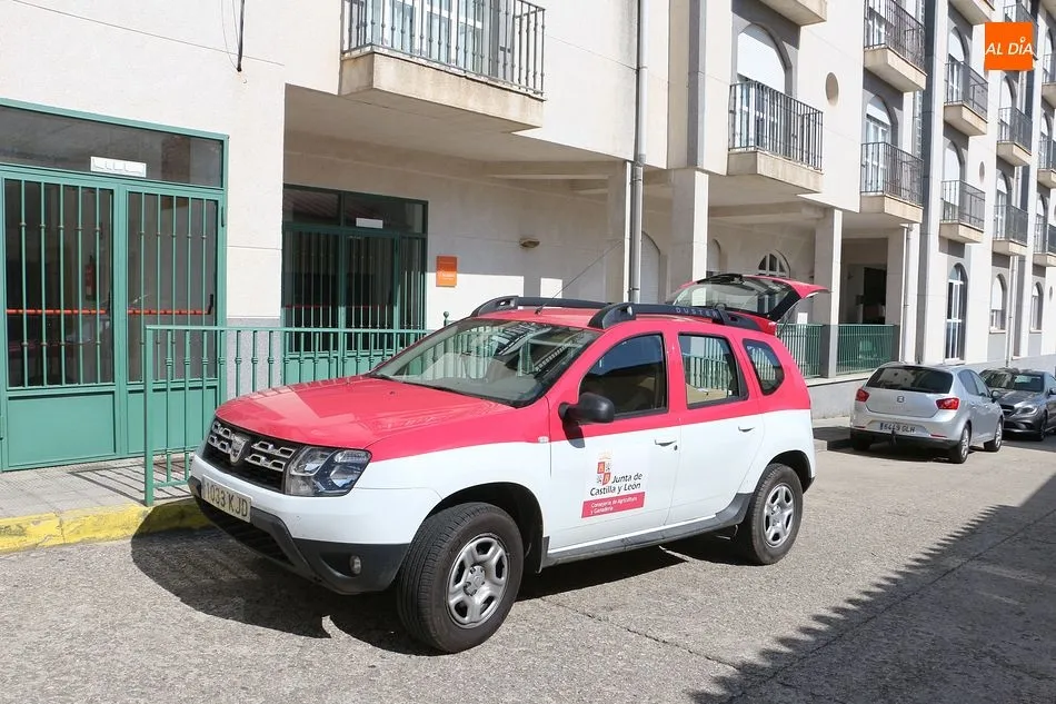 Vehículo de la Junta de Castilla y León durante el reparto de material en Guijuelo