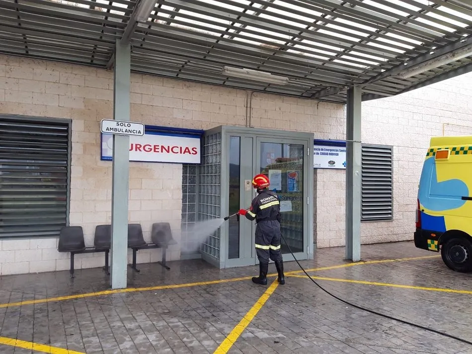 Los bomberos de la Diputación de Salamanca realizan tareas de desinfección en toda la provincia