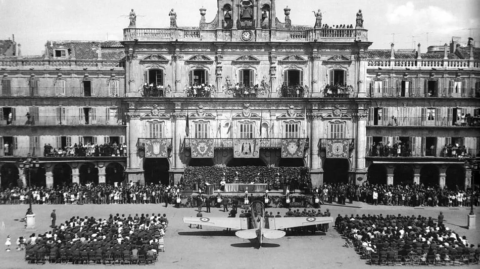 El día que un avión se instaló en la Plaza Mayor