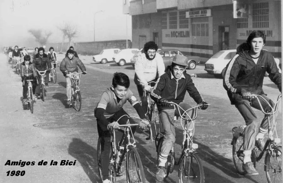 El Día de la Bici a su paso por la avenida de Comumeros