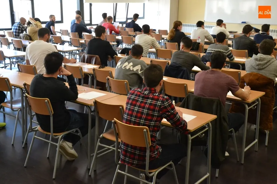 La Consejería de Educación abre un servicio de consultas en línea para el profesorado interino