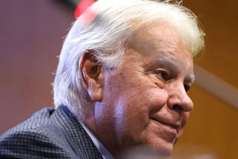 Felipe González avisa que la situación exige máximo consenso con la oposición y los agentes...