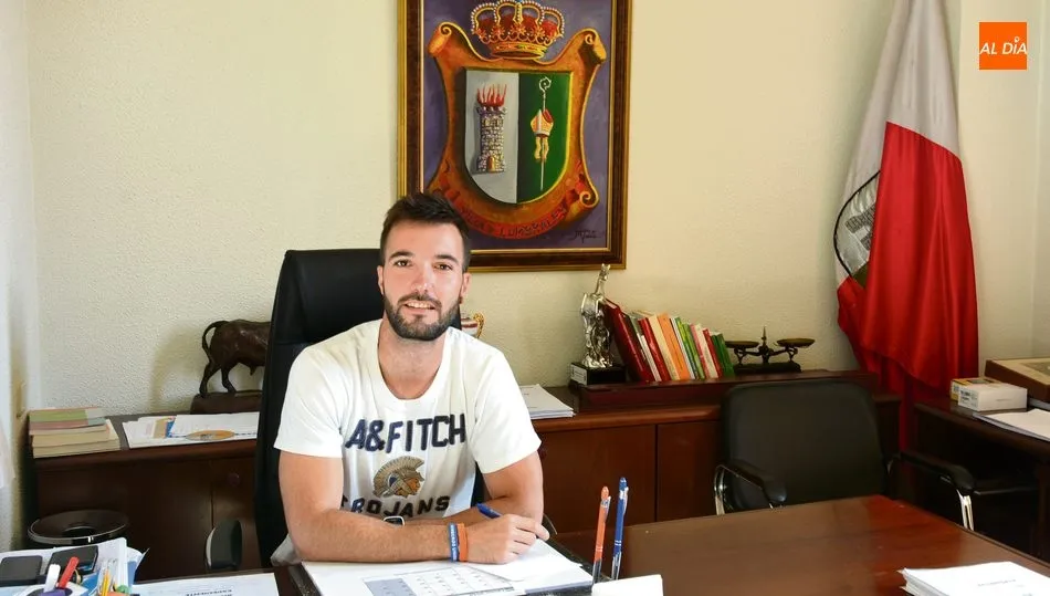 El alcalde de Lumbrales, Carlos Pedraz, se muestra muy preocupado por la crisis sanitaria / CORREDERA