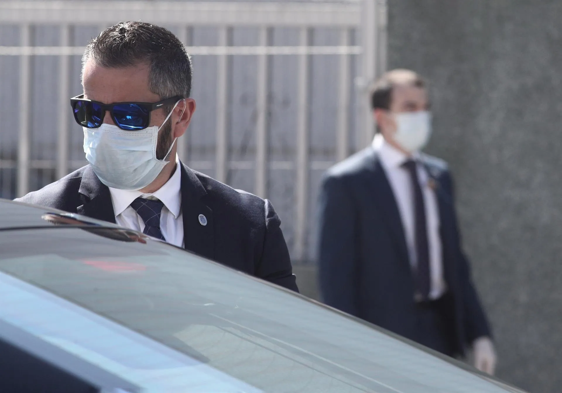 Escolta del presidente, Pedro Sánchez, con mascarillas. Eduardo Parra - Europa Press